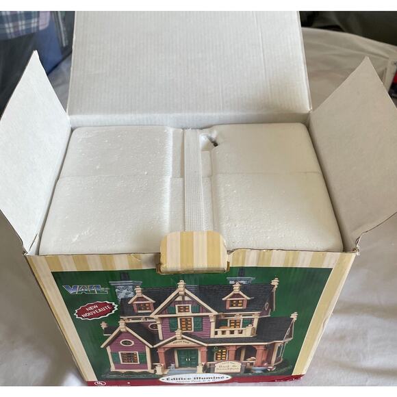 Lemax Village Collection Lighted Building Alpine Peak B & B - Picture 8 of 9